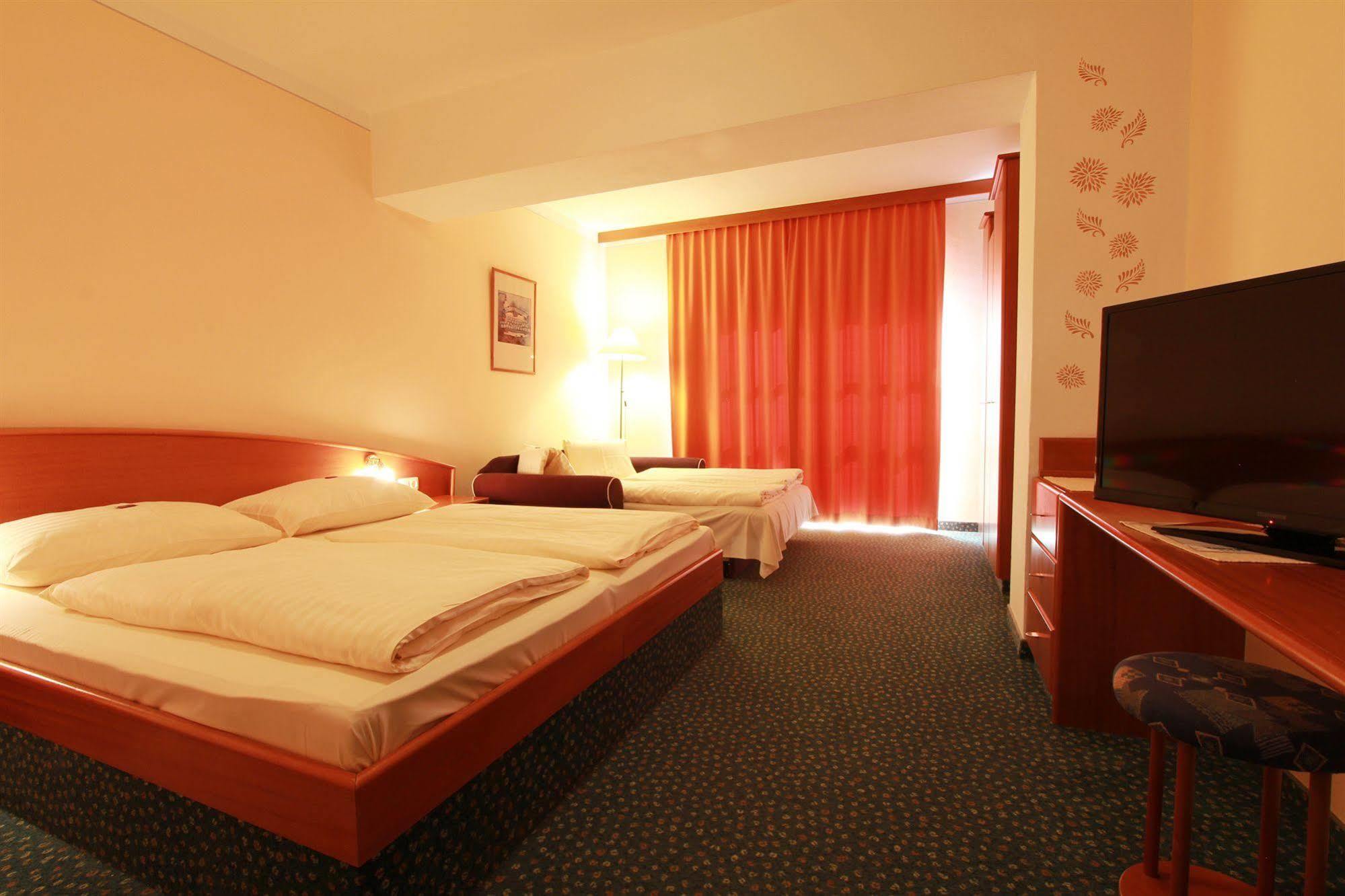 Vitalhotel Krainz Лойперсдорф-бай-Фюрстенфельд Экстерьер фото